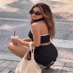 Casual vest Black-White Color-Block Mock Neck Sleeveless Top with Built-in Bra